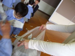 新聞紙あそび⑤
