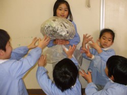 新聞紙あそび⑥