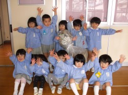 新聞紙あそび⑧