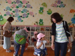 お父さん、お母さんと一緒に登園！