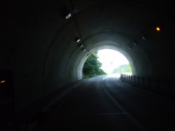 トンネルを抜けると・・・