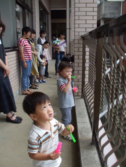 パピー　シャボン玉あそび①