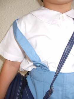 肩ひもがずり落ちると・・・