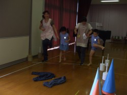 ①ゴムをとんで