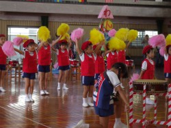 オープニング　年中、少ポンポン演技
