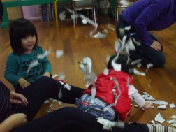 パピークラブ　細かくちぎって。。。“雪”