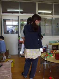 「ママ～(ToT)」　ママが大好きなんだね(^_^;)