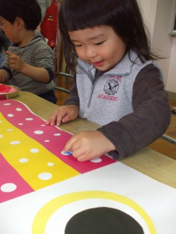 パピークラブ　指先に絵の具をつけて・・・