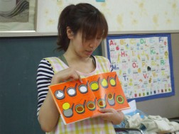 絵本「しろくまちゃんのほっとけーき」を読んでもらいました