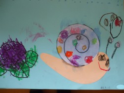 年少　はじき絵「かたつむり」