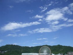 からりと晴れあがった青空♪