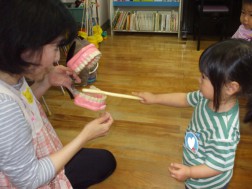 パピークラブ　大きな歯をみがいてみました⑤