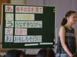 「人の話を聞く時は・・・」