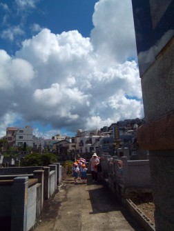 夏の雲がもくもく。聖徳寺まで歩きました