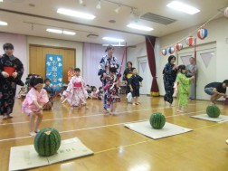すいかが大きくて、なかなか割れません(^_^;)