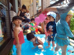 パピークラブ　ベランダで水あそび♪