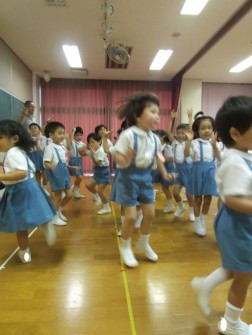 ♪キャンプだ　ホイホイホイ～