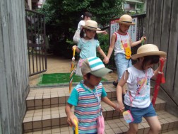 おさいふを持って、どちらへ？