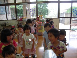 手を離すから、当たらないように逃げてね！