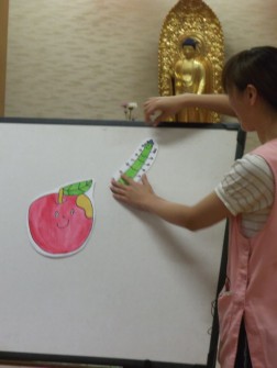 りんごをかじったのは？