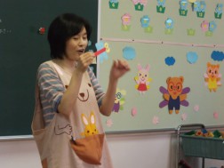 ♪トンボのめがねは～