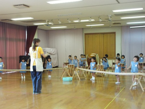 年中、少さんも和太鼓や竹で参加