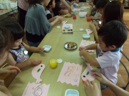 目を描いて口ばしをつけたら、出来上がり！！