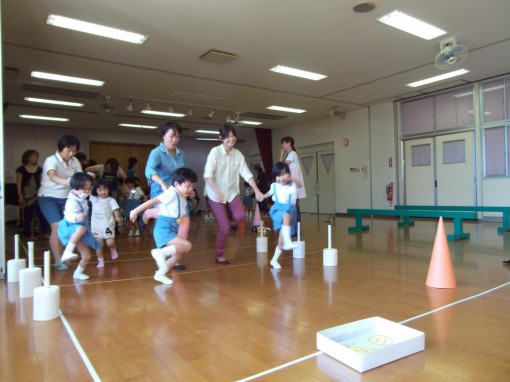 お母さんと一緒に練習