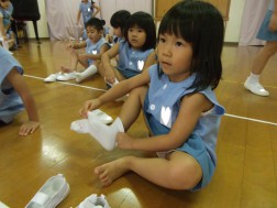 靴下履くの、むずかし～い(>_<)