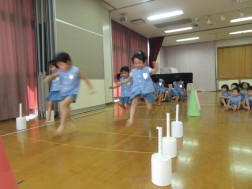 まず、ゴムをとんで