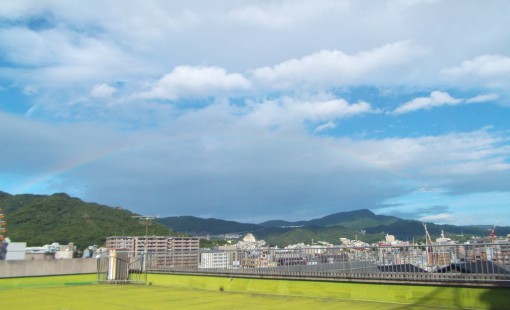 今朝、虹が出ていました
