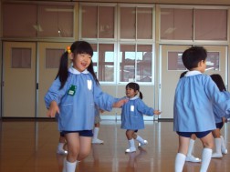 年中、少児はリトミック①