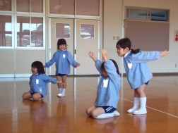 年中、少児はリトミック②