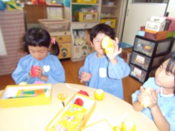 午後からは年長さんも一緒に作りました