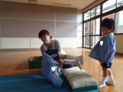 とびこみ前転の練習④