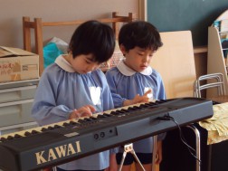年長児２人でリードします