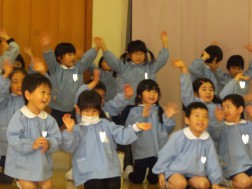 「カレー音頭」で盛り上がったところでフィナーレとなります