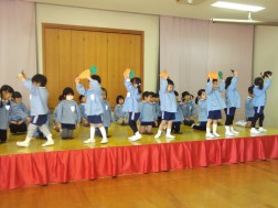 年少　小さな畑で人参を作りました