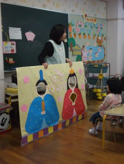 パピー　「今日はおひな様の撮影会をしま～す」