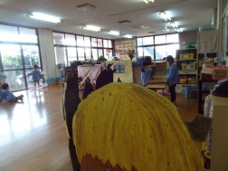 「どこにいるでしょう？」とかくれんぼ