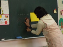 パピー　「今日は、手形を押します」