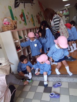 靴をはきかえて・・・