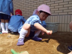 外あそび　砂場