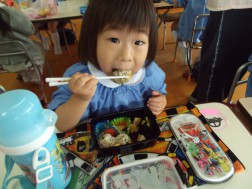 「ぼくのお弁当もおいしいよ！」