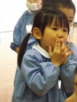 ♪目、鼻、耳、くち～