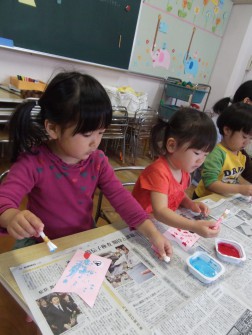 パピー　絵の具をペタペタ