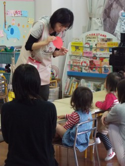 パピー　「おかあさん指で端っこにつけましょう」