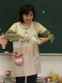 パピー　「今日は、カエルに風船を作りますよ」