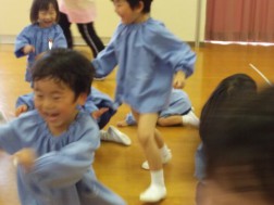 にげろ～！！①