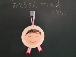 パピー　今日は父の日のプレゼント作り